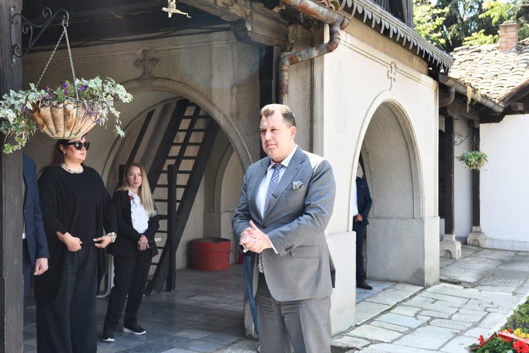 (Видео) Радуков: Како би гледал Гоце Делчев на постапките на оние кои го кинат бугарското знаме од венците?