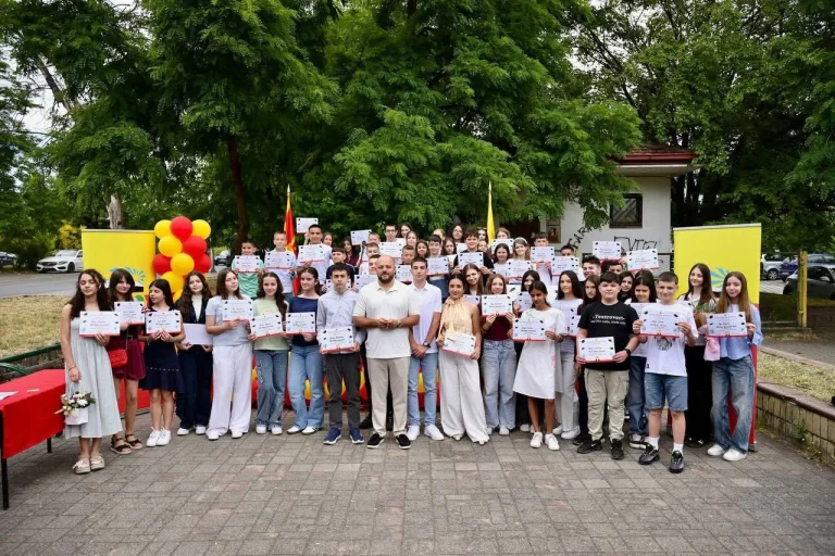 Општина Бутел: Доделени 57 стипендии за најуспешните ученици од основните училишта