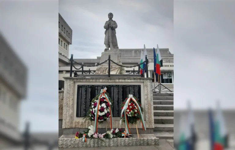 Со положување венци и свежо цвеќе во Бургас беше одбележан Денот на Македонија