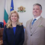 Претседателката на бугарскиот парламент Доцова го отвори прашањето за укинување на визите за Бугарите пред амбасадорот на САД во Софија