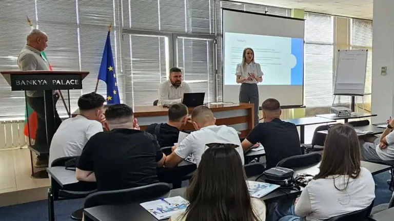 Во Софија започна младинска размена за социјално одговорно претприемништво меѓу младинци од Бугарија и Северна Македонија