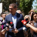 „Изградбата на автопатот Охрид–Кичево напредува со силно темпо, Македонија забрзува“, вели Мицкоски