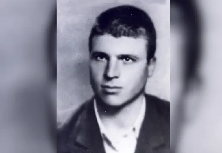 Одбележуваме 74 години од смртта на бугарскиот поет и антикомунист Крстјо Хаџииванов