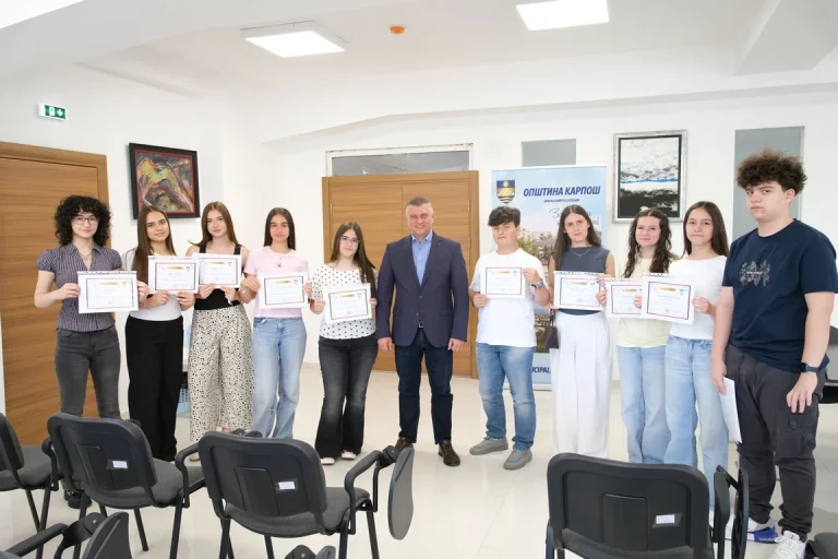 Општина Карпош ги награди првенците на генерација