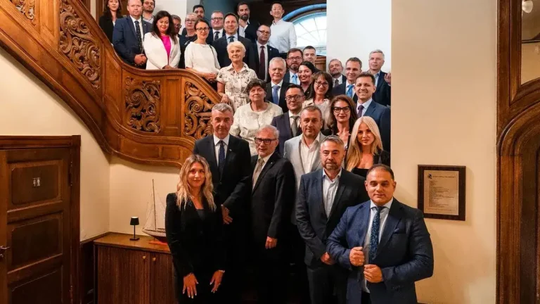 Пулев: Бугарија има амбиција да го следи моделот на полската економија