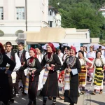 Градоначалникот на Благоевград го отвори фестивалот „Шарено цвеќе“ со над 1.000 деца од Бугарија, Северна Македонија, Грција и САД