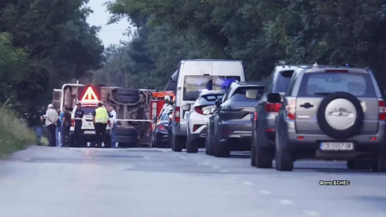 Двајца загинати и повеќе од десет повредени лица во тешка сообраќајна несреќа на Челопешки пат во Софија