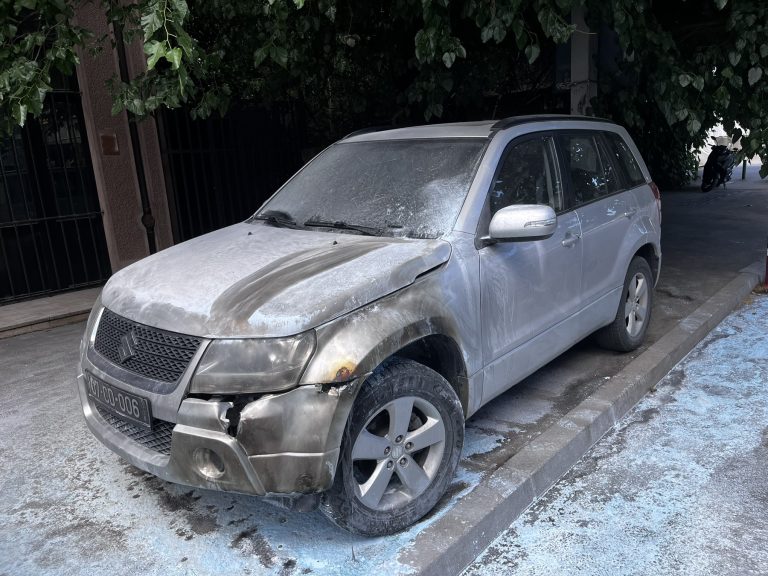 Не стивнуваат реакциите на бугарските здруженија во РС Македонија по палењето на автомобилите пред бугарската амбасада во Скопје