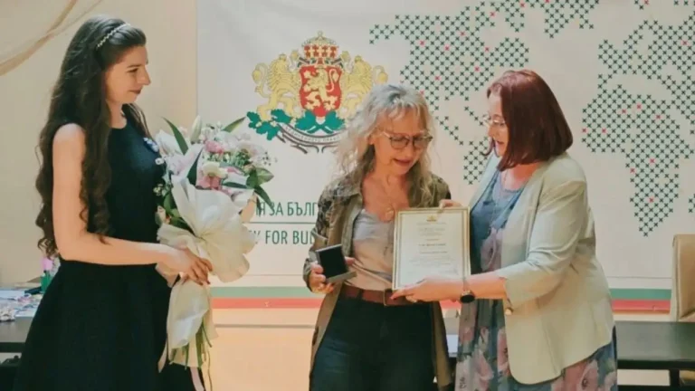 Ценка Генова беше одликувана од Извршната агенција за Бугарите во странство за зачувување на бугарската култура во Аргентина