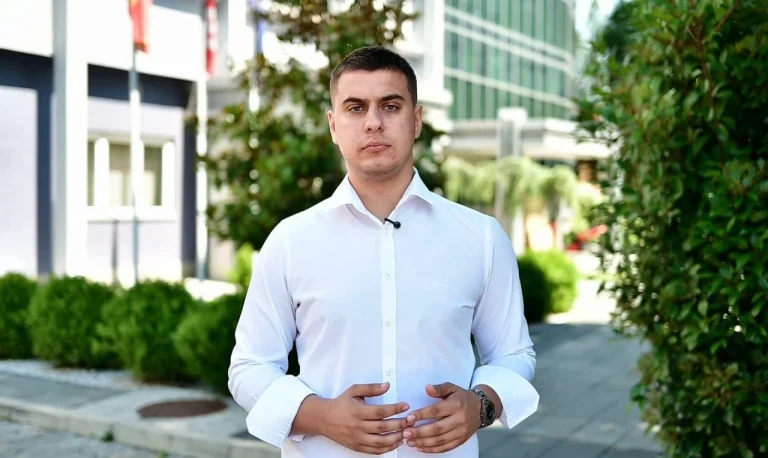 Андреј Петров и неговиот елитизам: Младите се „носачи на плакати“, а членовите на СДСМ, недостојни за истата маса, велат од оваа партија