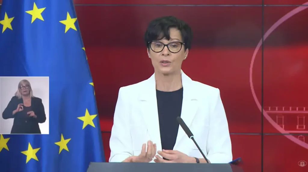 Марта Кос ја предупреди Србија да не му оддава почит на Ратко Младиќ