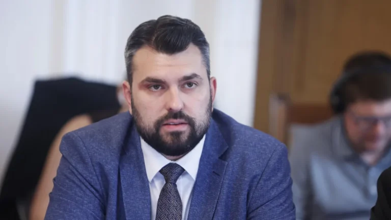 Поранешниот министер за надворешни работи Георг Георгиев и Красимир Терзиев од ГЕРБ ќе присуствуваат на судењето против Ива Михаилова во Кочани