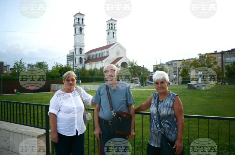 Тројца жители на единственото албанско село во Бугарија Мандрица за првпат учествуваа на семинар за албански јазик во Приштина