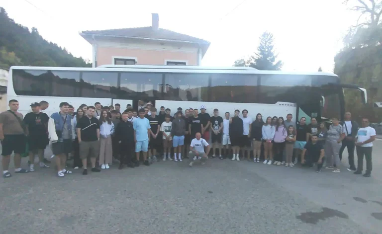 Педесетина деца од Босилеград заминаа на летување во Равда, Бугарија
