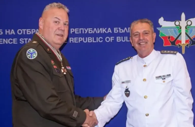 Генерал-мајор Ворнер Рос од Националната гарда на Тенеси одликуван од бугарското Министерство за одбрана