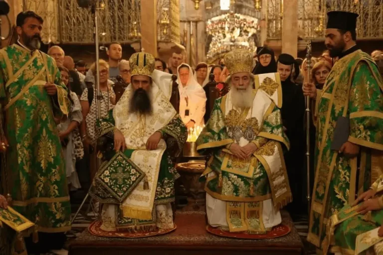 Бугарскиот патријарх Даниил отслужи литургија во храмот на Божјиот гроб заедно со ерусалимскиот патријарх Теофил III