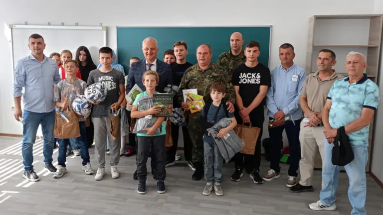 Бугарска донација за учениците во селото Рапча, Косово