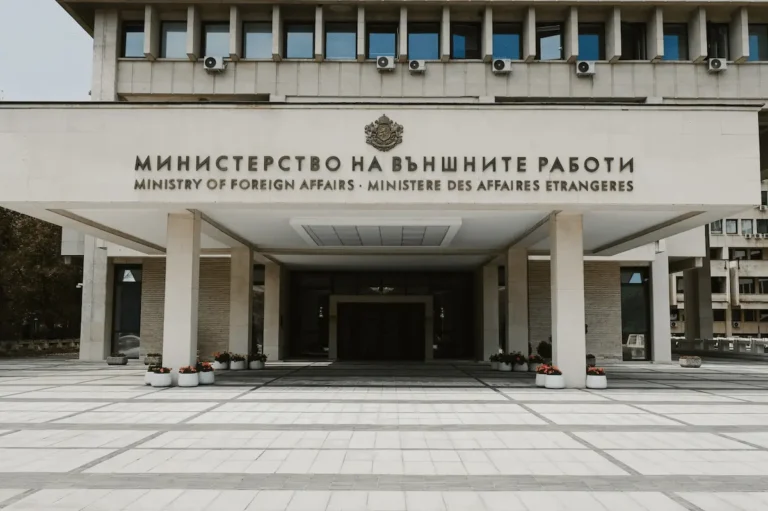 Министерство за надворешни работи на Бугарија: Над 35 000 бугарски граѓани изразиле желба да гласаат надвор од земјата