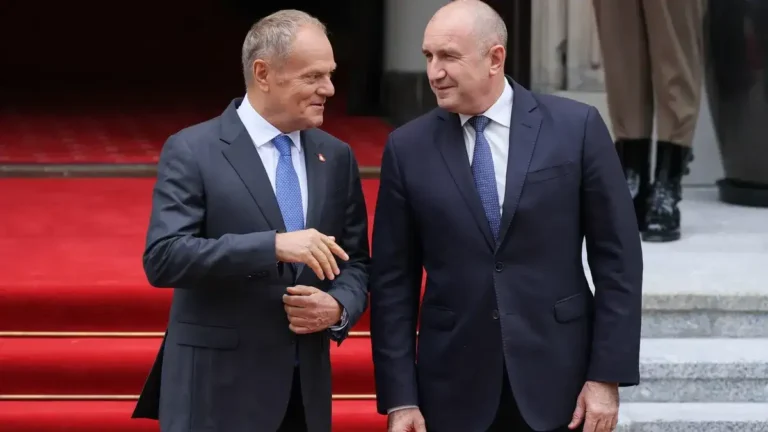 Доналд Туск го пречека Румен Радев со официјална церемонија во Варшава