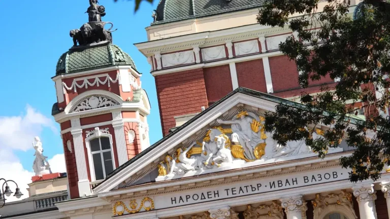 Народниот театар „Иван Вазов“ во Софија ја отвора сезоната со „Сврхпредел“