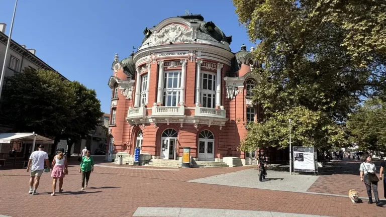 Жителите на Варна  помогнале во создавањето на градскиот театар