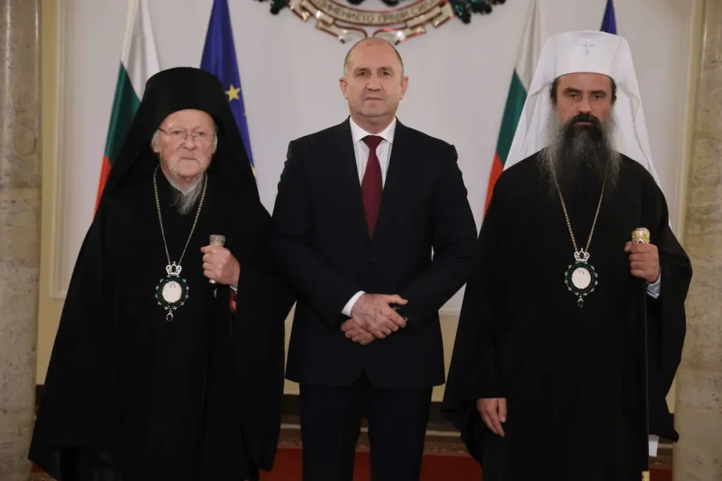 Премиерот на Бугарија, Румен Радев: Православната вера ги зачувува моралните вредности на општеството и нè обединува во свет на поделби и спротивставувања