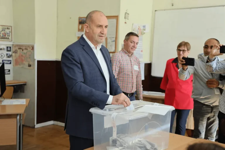 Премиерот на Бугарија, Румен Радев, повика на масовно гласање на претседателските избори: Легитимноста на нашите институции произлегува од нашиот глас