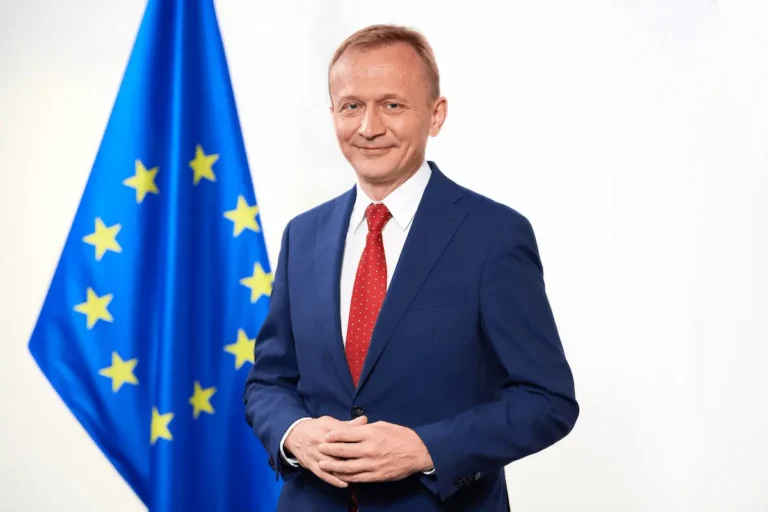 Еврокомесарот Пјотр Серафин во посета на Бугарија за разговори за буџетот на ЕУ за 2028–2034 година