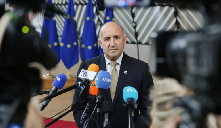 Премиерот на Бугарија, Румен Радев, во Брисел: Агресијата врз цивилни и трговски бродови е недозволива и затоа ќе предложиме мораториум на какви било воени напади врз нив во Црното Море
