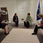 Бугарската делегација во ПССЕ ѝ врачи нон-пејпер на претседателката на Собранието Петра Баејр за случајот со Ива Михаилова