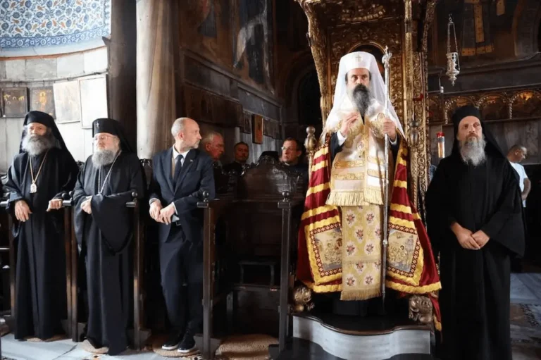 Бугарскиот патријарх Даниил го посети Иверскиот манастир на Атон и се поклони пред чудотворната икона на Пресвета Богородица – Вратарница